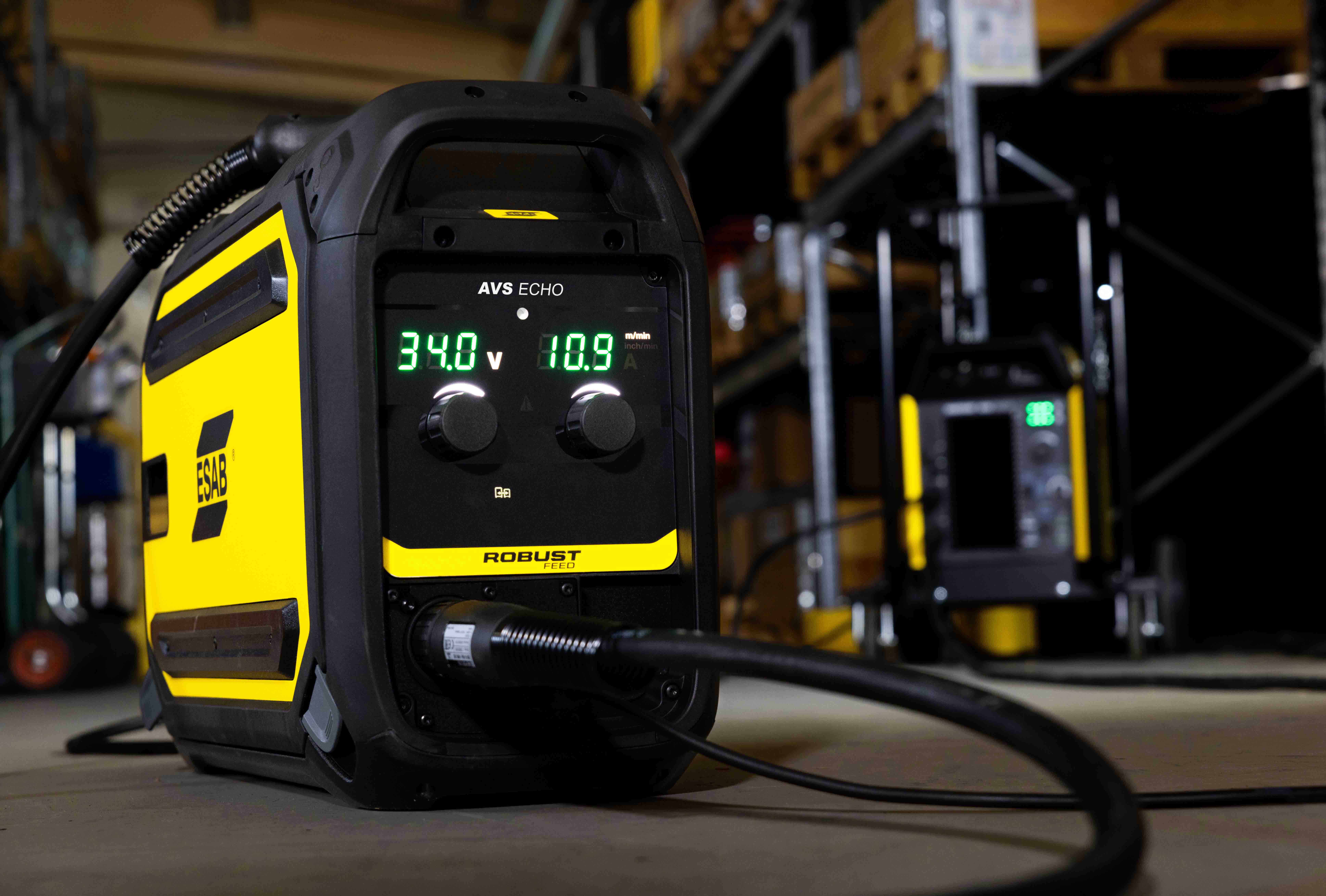 ESAB ROBUSTFEED AVS ECHO VOLTAGE-SENSING WIRE FEEDER OFFERS REMOTE VOLTAGE AND AMPERAGE ADJUSTMENT