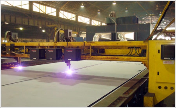 Shipbuilder finds a clean-air solution for plasma cutting with a modular dust collector
